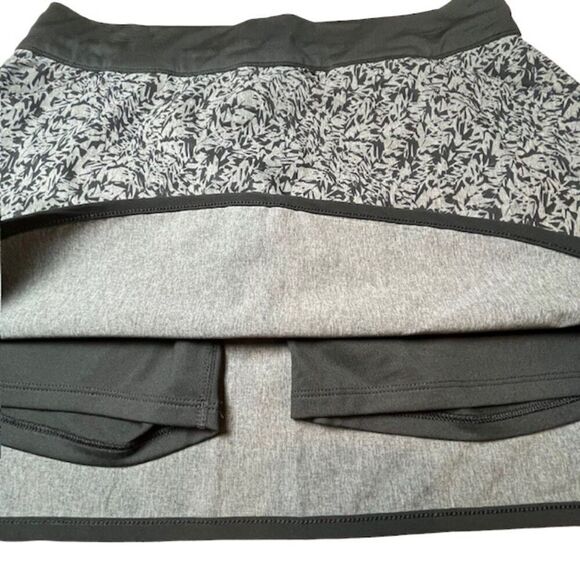 Adidas Rangewear Fashion Skort Gray with Black Abstract Print Size Medium - Picture 4 of 10